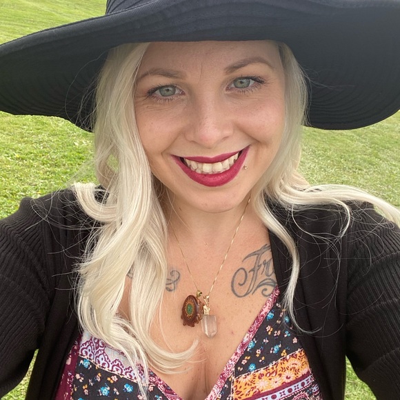 Meet your Posher, Missy - Picture 3 of 17